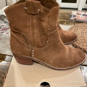 Brown suede size 6 Dolce Vita boots